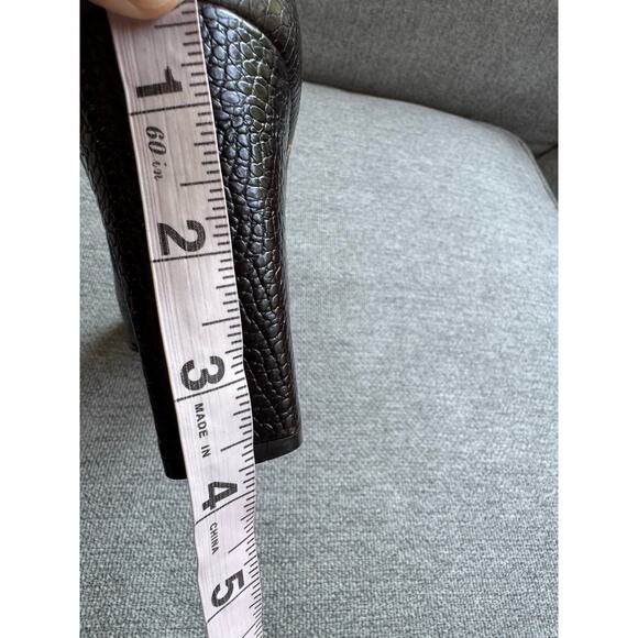 Salvatore Ferragamo Heels Embossed Leather Pumps Round Toes Brown Slip-on Sz A7 - Picture 13 of 13